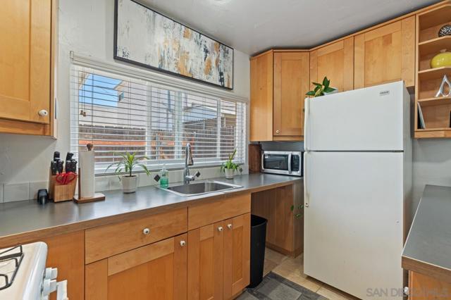 6926 28 Amherst St, San Diego CA: https://media.crmls.org/mediaz/e515537e-4804-478e-aada-78e77ee1617b.jpg