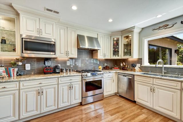 792 Marlin Avenue, Foster City CA: https://media.crmls.org/mediaz/e515fa12-6302-483a-8687-d242e24dc558.jpg