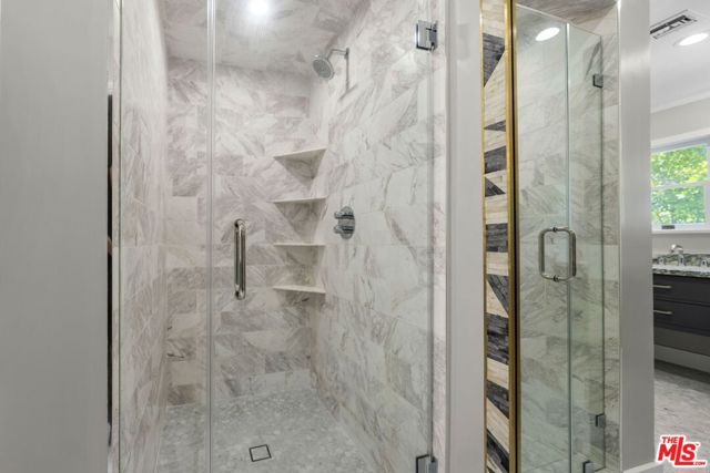 1004 N Beverly Drive, Beverly Hills CA: https://media.crmls.org/mediaz/e516001e-9f05-4c96-8a9a-8ca3d981ebd8.jpg