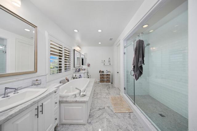 15642 Tanner Ridge Rd, San Diego CA: https://media.crmls.org/mediaz/e516150a-6389-45d9-8a01-2f06564db801.jpg
