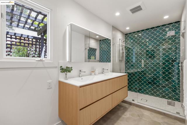 260 Alvarado Rd, Berkeley CA: https://media.crmls.org/mediaz/e5162282-487b-4591-8675-7bc439195123.jpg