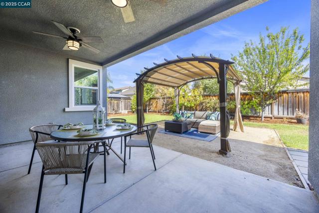 951 Dainty Avenue, Brentwood CA: https://media.crmls.org/mediaz/e51660d5-81e1-4845-9b6c-08f29f2d45a7.jpg