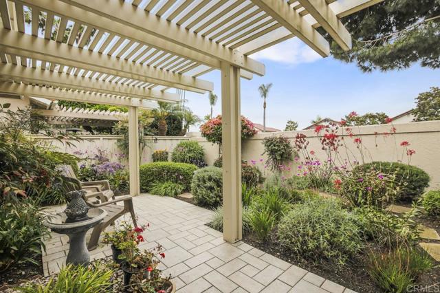 4065 Caminito Davila, San Diego CA: https://media.crmls.org/mediaz/e5167f01-bebe-4f14-9e4f-dc246ff2af91.jpg