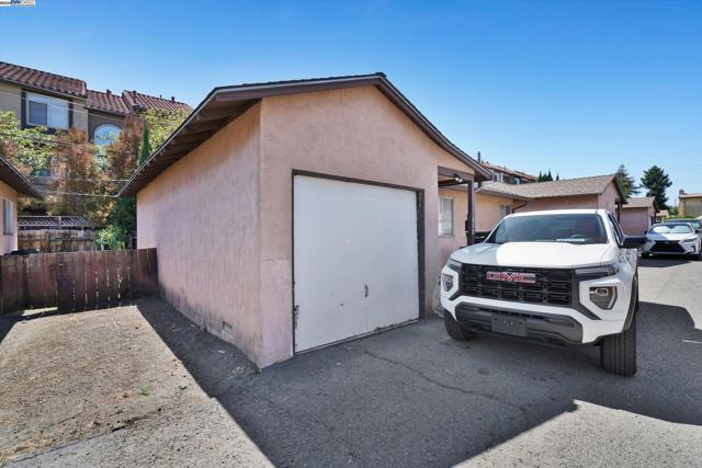 656 Berry Ave, Hayward CA: https://media.crmls.org/mediaz/e5170f43-13e6-4172-b80b-4bd303e95521.jpg