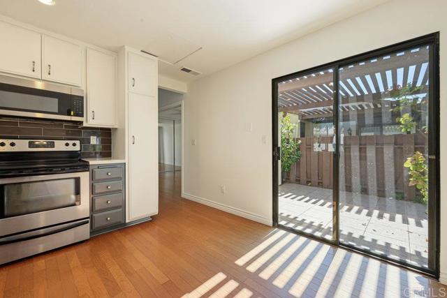 2013 Billy Glen, Escondido CA: https://media.crmls.org/mediaz/e51719f5-e09b-439e-8607-a10c35084b3f.jpg