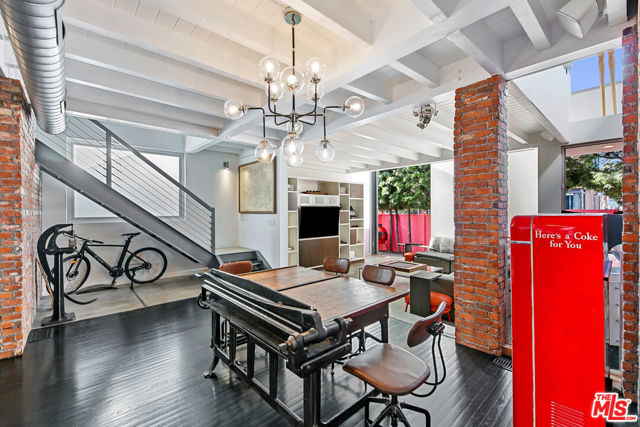 1430 Abbot Kinney Boulevard, Venice CA: https://media.crmls.org/mediaz/e517353a-0c8c-400c-867f-a3924910bf25.jpg