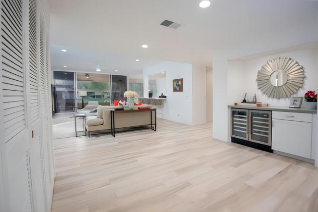71 Westlake Circle, Palm Springs CA: https://media.crmls.org/mediaz/e5181049-2ff5-420d-9d3d-00111d2f1f4d.jpg