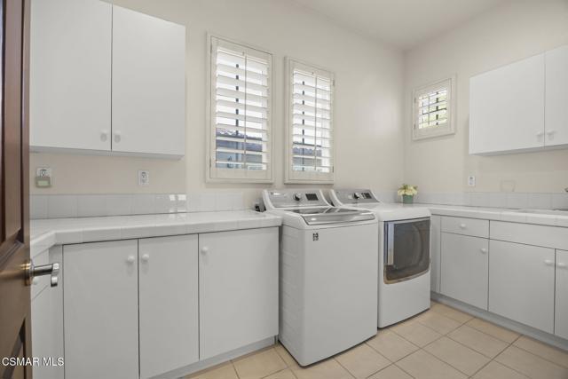 4988 Read Road, Moorpark CA: https://media.crmls.org/mediaz/e5185b17-10d7-4466-83d1-f647ff616a37.jpg