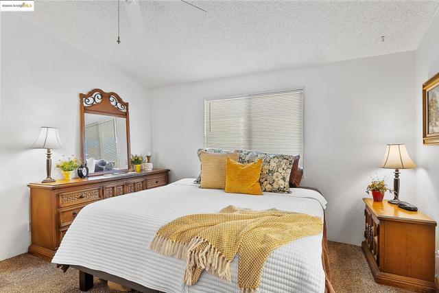 114 Zartop St, Oakley CA: https://media.crmls.org/mediaz/e518a190-aae8-4edf-ad2e-0f9fcf5004e7.jpg