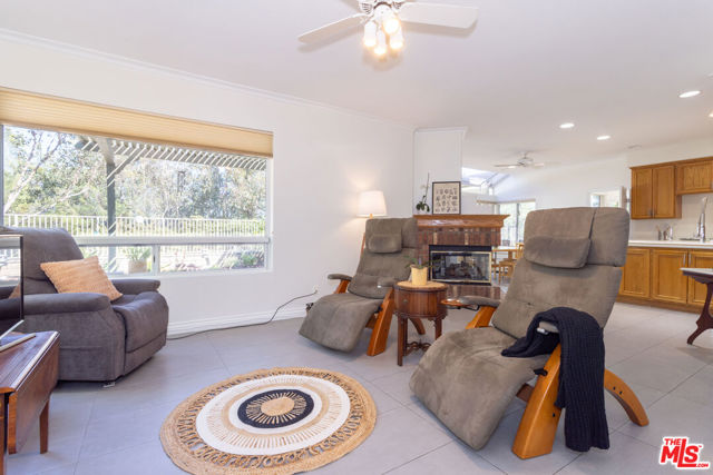 27350 Landon Place, Valencia CA: https://media.crmls.org/mediaz/e5193648-fd98-4052-a11c-23d7c469720f.jpg