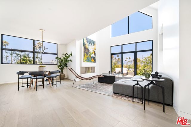 8600 Wilshire Boulevard, Beverly Hills CA: https://media.crmls.org/mediaz/e5196030-3368-4486-9915-0a3f38f35895.jpg