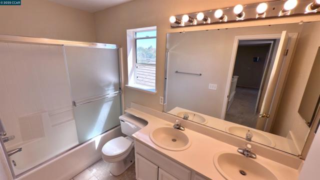 1135 Ranch Point Way, Antioch CA: https://media.crmls.org/mediaz/e51969dd-1235-4064-b355-af4ce4239ef0.jpg