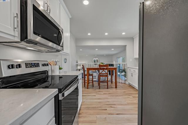 3641 Shenandoah Ct, Pleasanton CA: https://media.crmls.org/mediaz/e5199119-b656-4ce4-b8ab-e234137ac31e.jpg