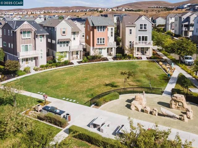 4228 Loyalton Rd, Dublin CA: https://media.crmls.org/mediaz/e519be24-a99a-4727-9f0e-8f3e3630329d.jpg