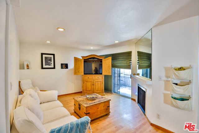 10911 BLUFFSIDE Drive, 1 photo 2