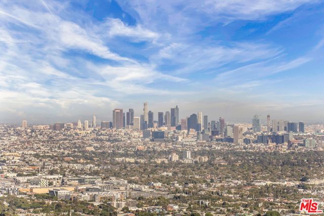 1610 Viewmont Drive, Los Angeles CA: https://media.crmls.org/mediaz/e51ad78e-5439-4371-9b4a-6ea708d60b38.jpg