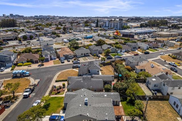 141 Knoll Circle, South San Francisco CA: https://media.crmls.org/mediaz/e51b0cac-e46a-49d4-bcea-8922efe61f18.jpg