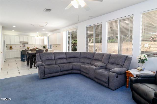 29065 Madrid Place, Castaic CA: https://media.crmls.org/mediaz/e51b1ed4-8960-467c-9506-a4ff32b65912.jpg