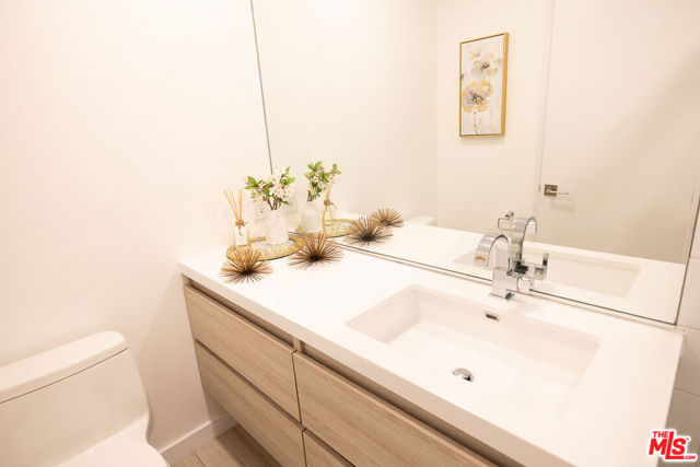 10751 Wilshire Boulevard, Los Angeles CA: https://media.crmls.org/mediaz/e51b44e4-6c5a-4f24-b2e6-459016ed3434.jpg