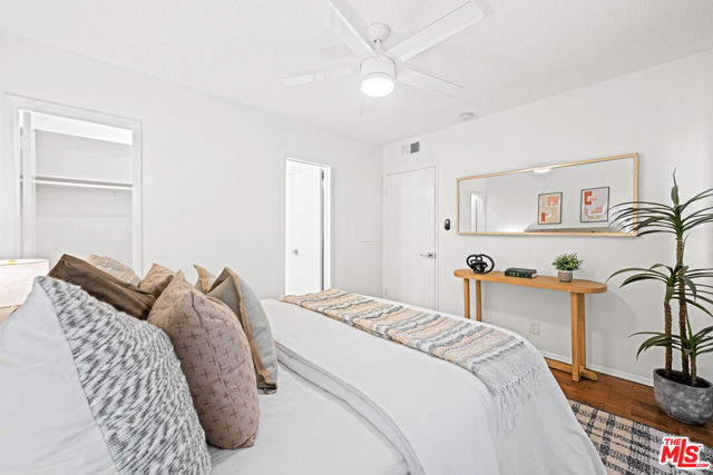 11670 W Sunset Boulevard, Los Angeles CA: https://media.crmls.org/mediaz/e51bda57-0952-4647-8802-ec4c32c39a31.jpg