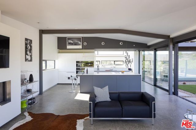 36453 Via El Pais Bonita, Temecula CA: https://media.crmls.org/mediaz/e51c8219-7fab-44a1-aa36-3f6933dce222.jpg