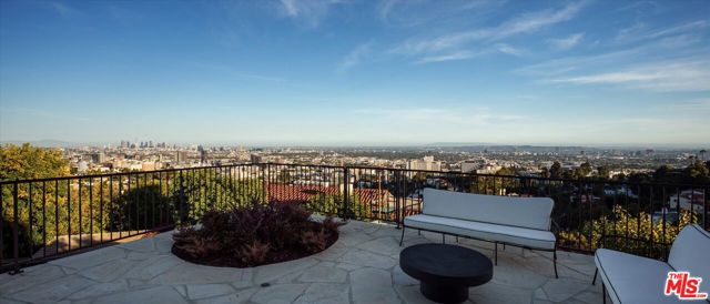 6911 Los Tilos Road, Los Angeles CA: https://media.crmls.org/mediaz/e51c96c6-dbd4-4cfa-bb13-e0e2d6f85c46.jpg