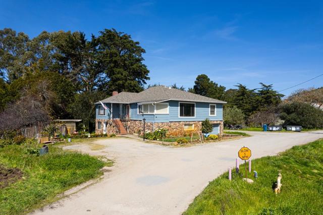 925 Miramontes Street, Half Moon Bay CA: https://media.crmls.org/mediaz/e51d583f-fe8a-4267-8d65-23144aeba943.jpg