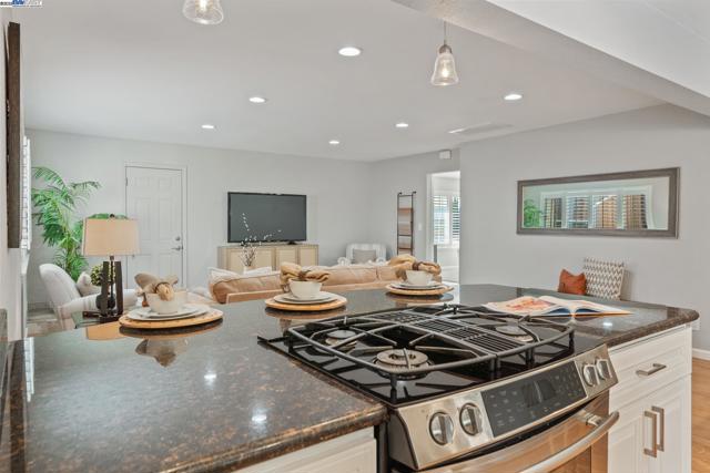 2682 Pickfair Ln, Livermore CA: https://media.crmls.org/mediaz/e51d9607-b6fc-446e-88b4-884cc19b6df1.jpg