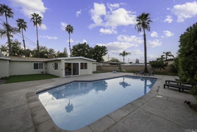 9903 Lindo Lake Place, Lakeside CA: https://media.crmls.org/mediaz/e51d999e-a0ea-4c55-b33a-397849b43761.jpg