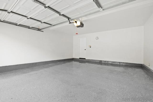 11020 Creekbridge Pl, San Diego CA: https://media.crmls.org/mediaz/e51db2ca-95eb-4649-8823-e9b9ebe65f7f.jpg