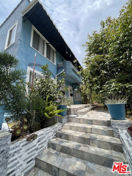 737 N HARVARD Boulevard, Los Angeles CA: https://media.crmls.org/mediaz/e51e2aed-3473-460d-ab74-41dfad74f23d.jpg