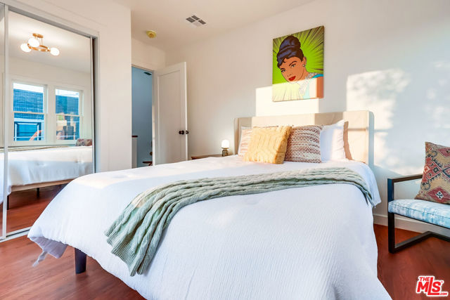 1607 N Vista Street, Los Angeles CA: https://media.crmls.org/mediaz/e51e2f75-cd33-44bc-a813-fbf5f6efaf5c.jpg