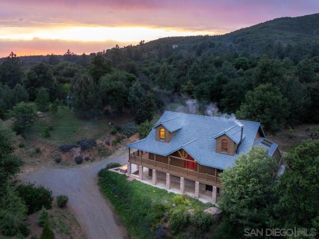 1068 W Incense Cedar Road, Julian CA: https://media.crmls.org/mediaz/e51e76a0-1306-4868-b600-8492ebd1f36a.jpg