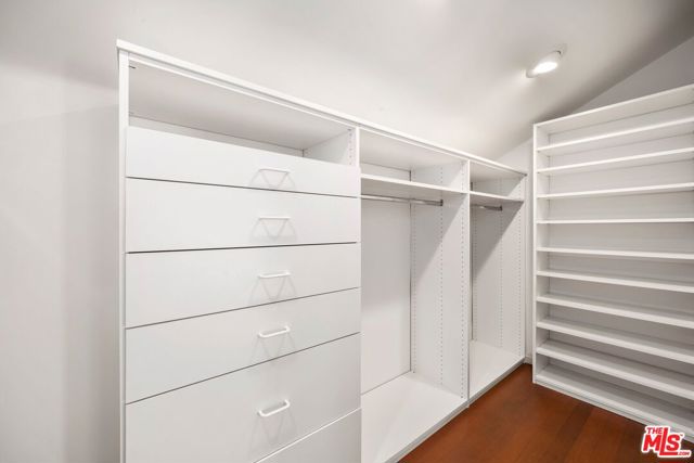 2562 Mandeville Canyon Road, Los Angeles CA: https://media.crmls.org/mediaz/e51e773d-748d-44fa-97d2-34730190b281.jpg