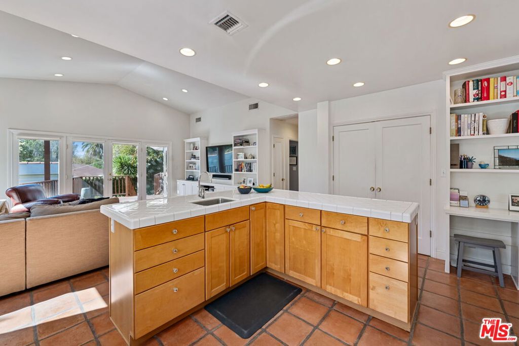 MLS #25606059 image #24