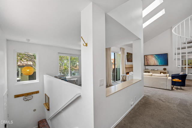 2287 Martinique Lane, Oxnard CA: https://media.crmls.org/mediaz/e51ec434-ba52-444b-83e7-ecd97c955ae8.jpg