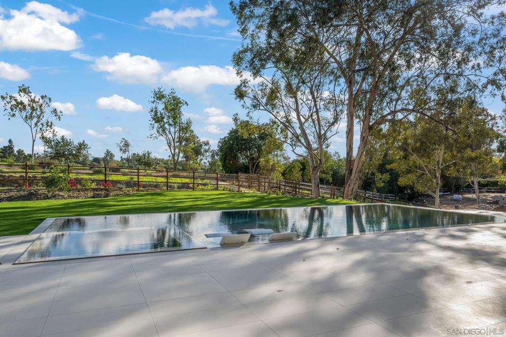 MLS #250043116SD image #25