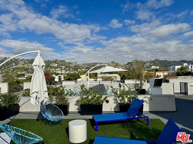 857 N Hayworth Avenue, Los Angeles CA: https://media.crmls.org/mediaz/e51f8c49-0342-400a-87c0-54a658785385.jpg