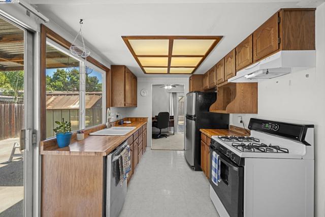 676 Colusa Way, Livermore CA: https://media.crmls.org/mediaz/e520c879-bc43-4fb0-ba1a-144a352abe8a.jpg