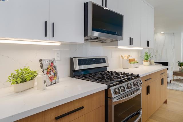 1984 Brooktree Way, Pleasanton CA: https://media.crmls.org/mediaz/e520e8ef-bc39-4c07-b118-66471e13187f.jpg