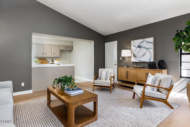 Detail Gallery Image 4 of 28 For 13017 Barto Dr, Granada Hills,  CA 91344 - 3 Beds | 2 Baths