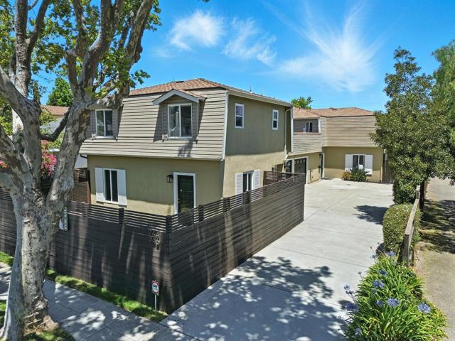 946 Laguna Avenue, Burlingame CA: https://media.crmls.org/mediaz/e521655e-1e89-49ca-bf2b-3f66937325e6.jpg