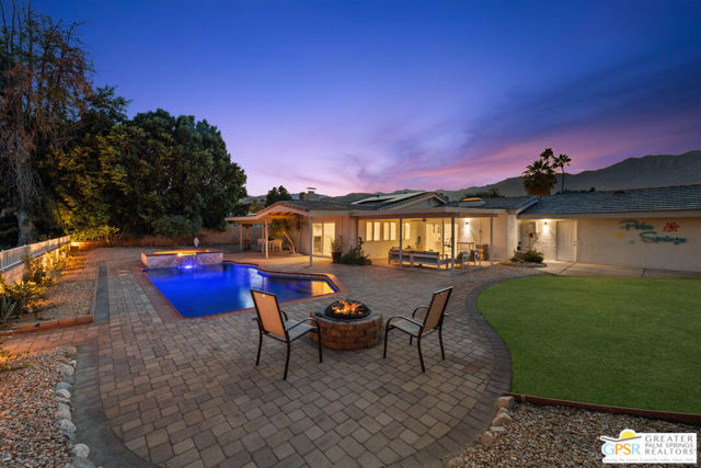 2002 S Bobolink Lane, Palm Springs CA: https://media.crmls.org/mediaz/e521a4ec-fca9-43b4-8230-6272337c326a.jpg