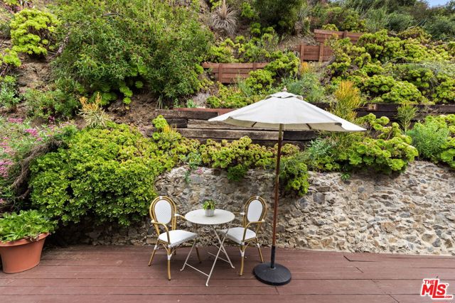 1508 N Beverly Glen Boulevard, Los Angeles CA: https://media.crmls.org/mediaz/e521d761-3d3f-49d7-9e43-808db16b0977.jpg