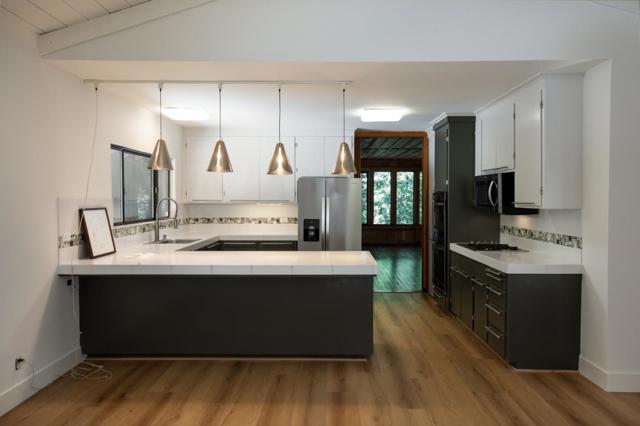 125 Grandview Drive, Woodside CA: https://media.crmls.org/mediaz/e5225c51-a4af-4fb2-9161-3d1aec5299f3.jpg