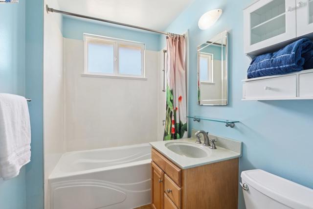 37709 Arlene Court, Fremont CA: https://media.crmls.org/mediaz/e5226abd-b8ee-4373-95a5-8ee4a5dadc43.jpg