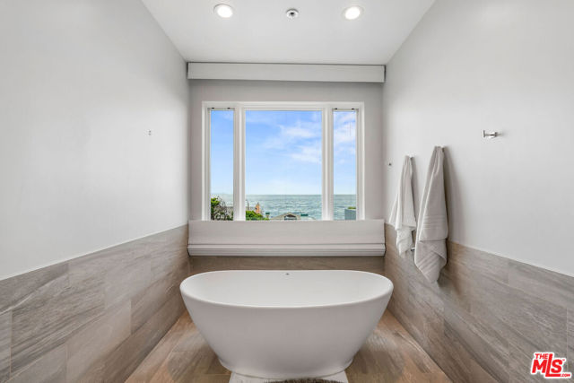 22065 Pacific Coast Highway, Malibu CA: https://media.crmls.org/mediaz/e522d29b-6ca5-4a63-81a1-60ff6a42fecc.jpg