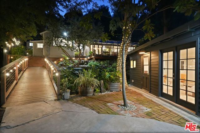 19817 Montau Drive, Topanga CA: https://media.crmls.org/mediaz/e522fbbc-d129-49cf-a934-28c4a81ed9fa.jpg