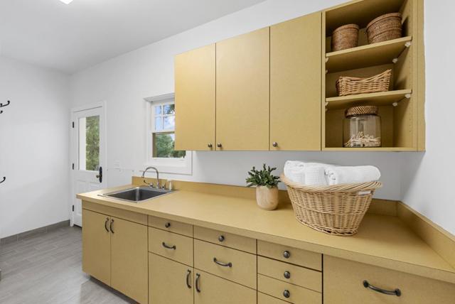 18101 Idylwild Road, Los Gatos CA: https://media.crmls.org/mediaz/e5232e88-7c38-44a6-933e-87f879998021.jpg