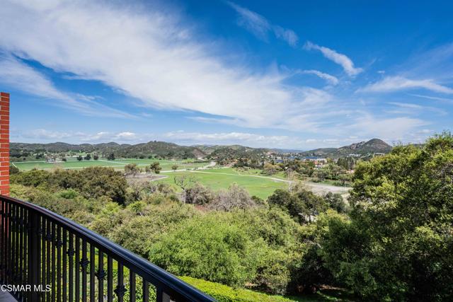 2366 Heatherbank Court, Lake Sherwood CA: https://media.crmls.org/mediaz/e52336f4-025f-46bf-a2f5-44053dab4689.jpg